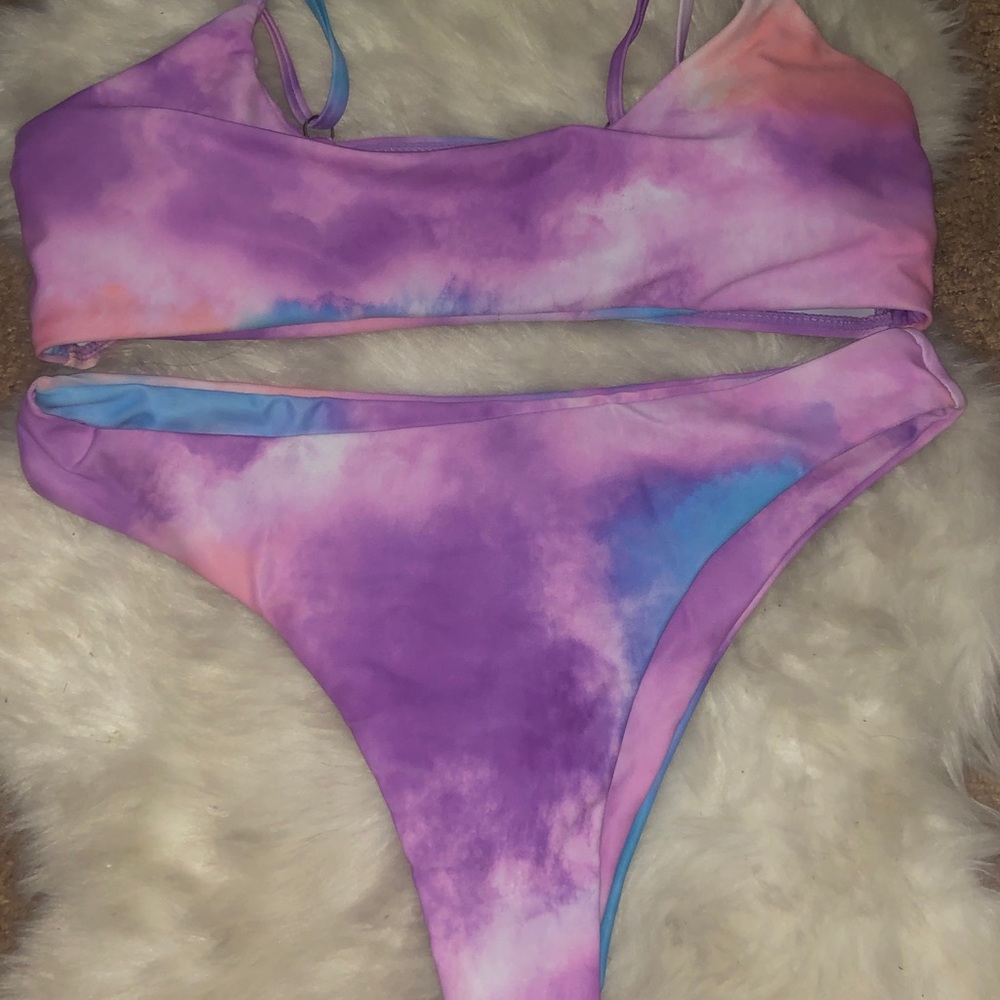 Bathing suits - Picture 5 of 9